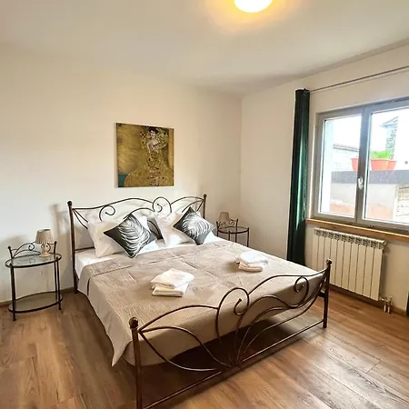 Hébergement de vacances Franko Spacious House With A Pool