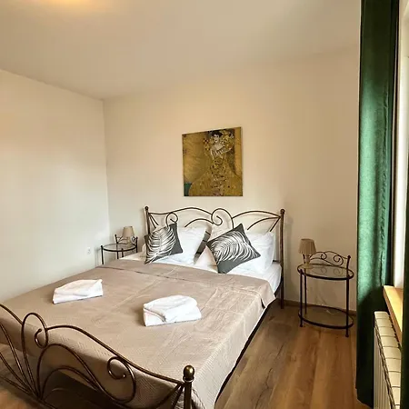 Hébergement de vacances Franko Spacious House With A Pool