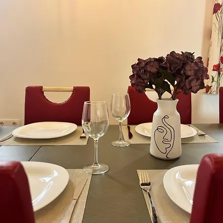 Franko Spacious House With A Pool Hébergement de vacances *