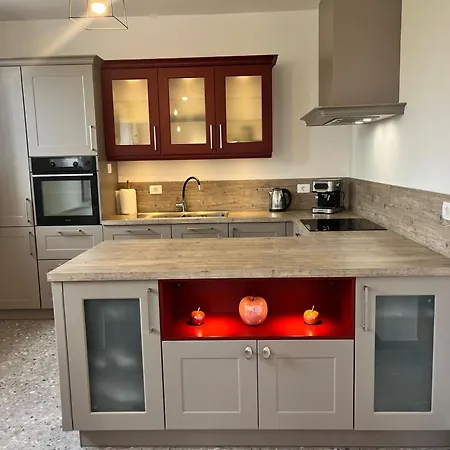 Hébergement de vacances Franko Spacious House With A Pool *