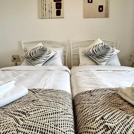 Franko Spacious House With A Pool * Obrov