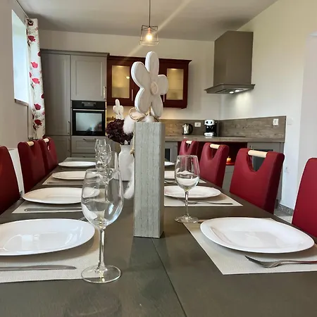 Franko Spacious House With A Pool Hébergement de vacances