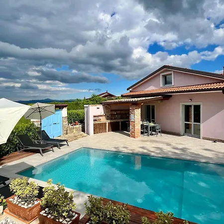 Franko Spacious House With A Pool Obrov