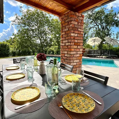 Franko Spacious House With A Pool * Obrov