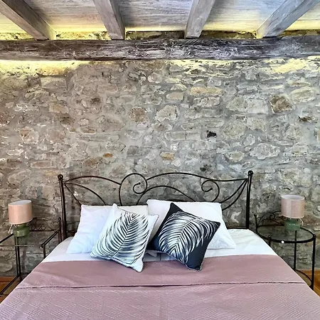 Hébergement de vacances Franko Spacious House With A Pool