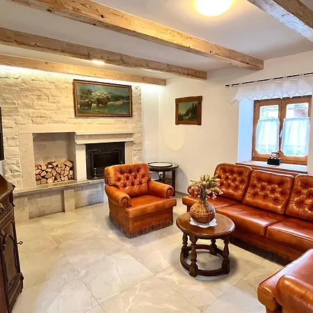 Franko Spacious House With A Pool Feriehus Obrov