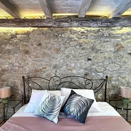 Franko Spacious House With A Pool Obrov