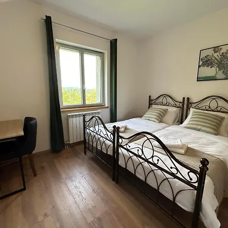 Franko Spacious House With A Pool Hébergement de vacances *