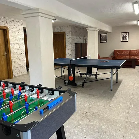 Franko Spacious House With A Pool Hébergement de vacances