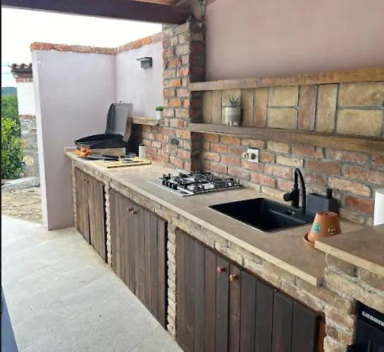 Vakantiehuis Franko Spacious House With A Pool