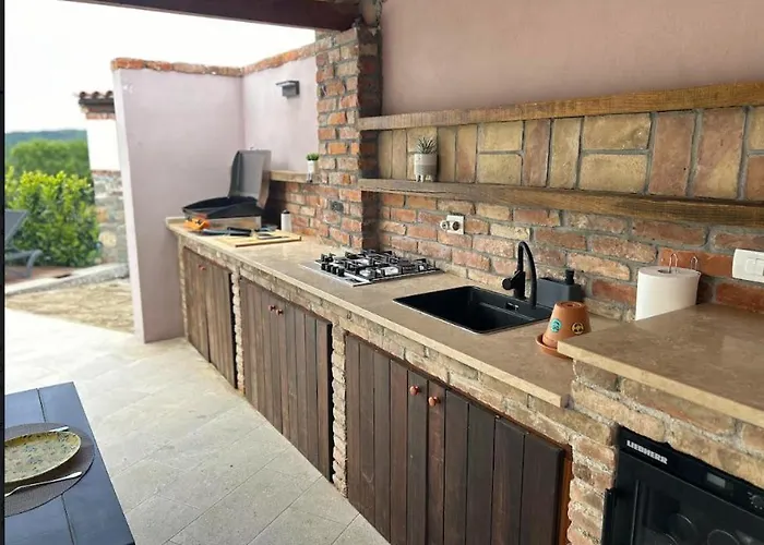 Franko Spacious House With A Pool * Obrov