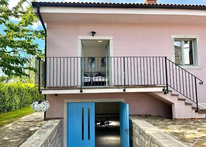 Vakantiehuis Franko Spacious House With A Pool Obrov