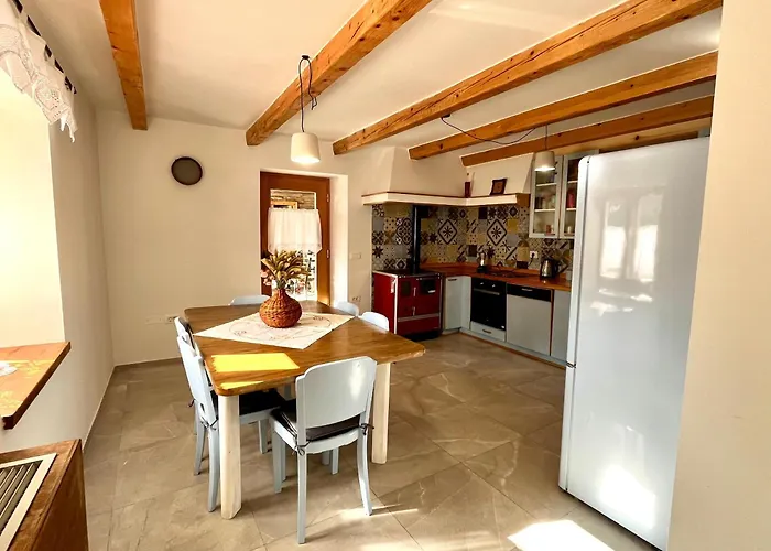 Franko Spacious House With A Pool Obrov