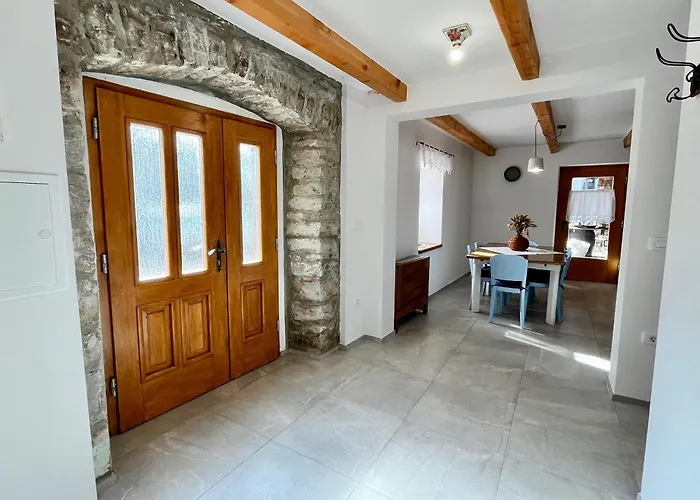 Vakantiehuis Franko Spacious House With A Pool