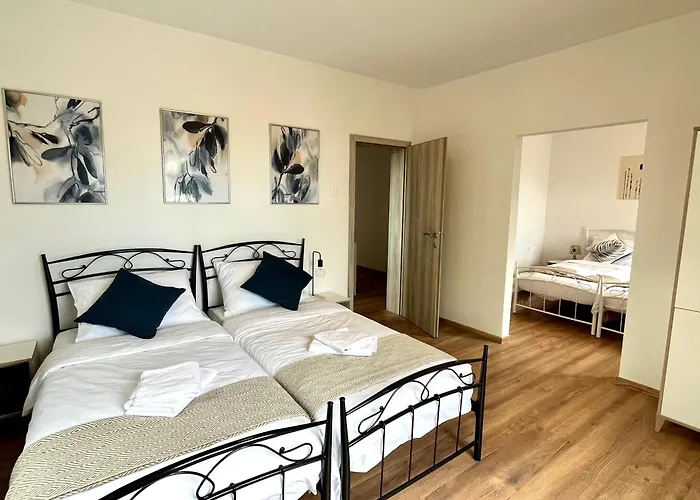 Vakantiehuis Franko Spacious House With A Pool Obrov