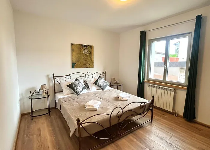 Vakantiehuis Franko Spacious House With A Pool