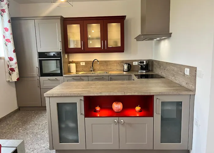 Vakantiehuis Franko Spacious House With A Pool *