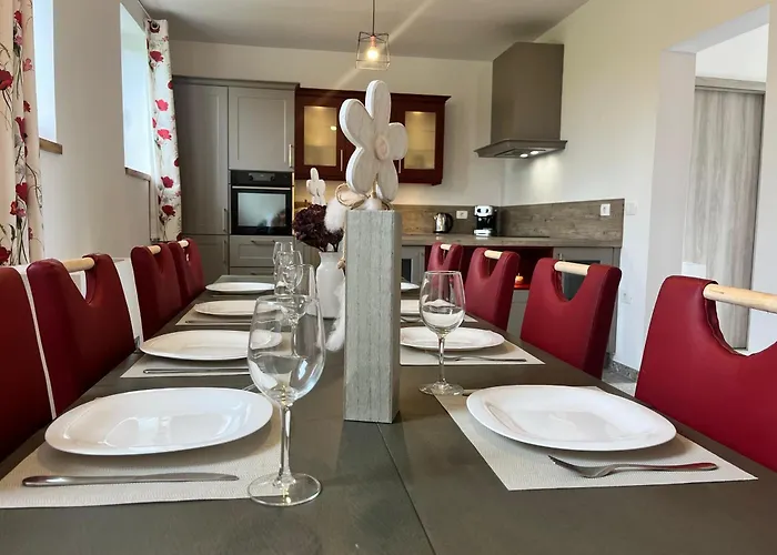 Franko Spacious House With A Pool Casa vacanze