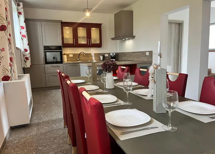 Franko Spacious House With A Pool Obrov