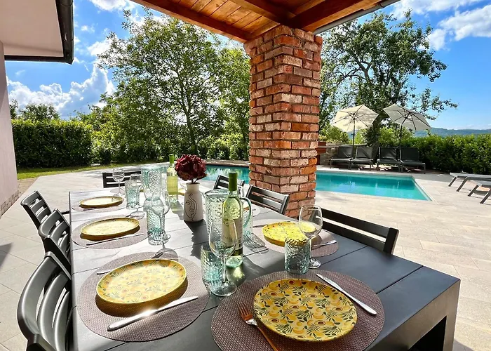 Franko Spacious House With A Pool * Obrov