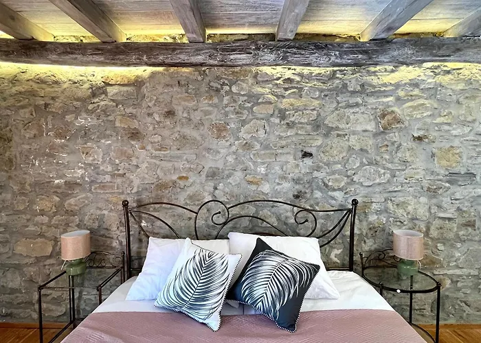 Franko Spacious House With A Pool Obrov