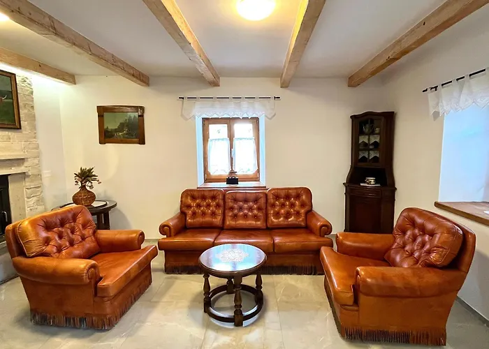 Franko Spacious House With A Pool Obrov